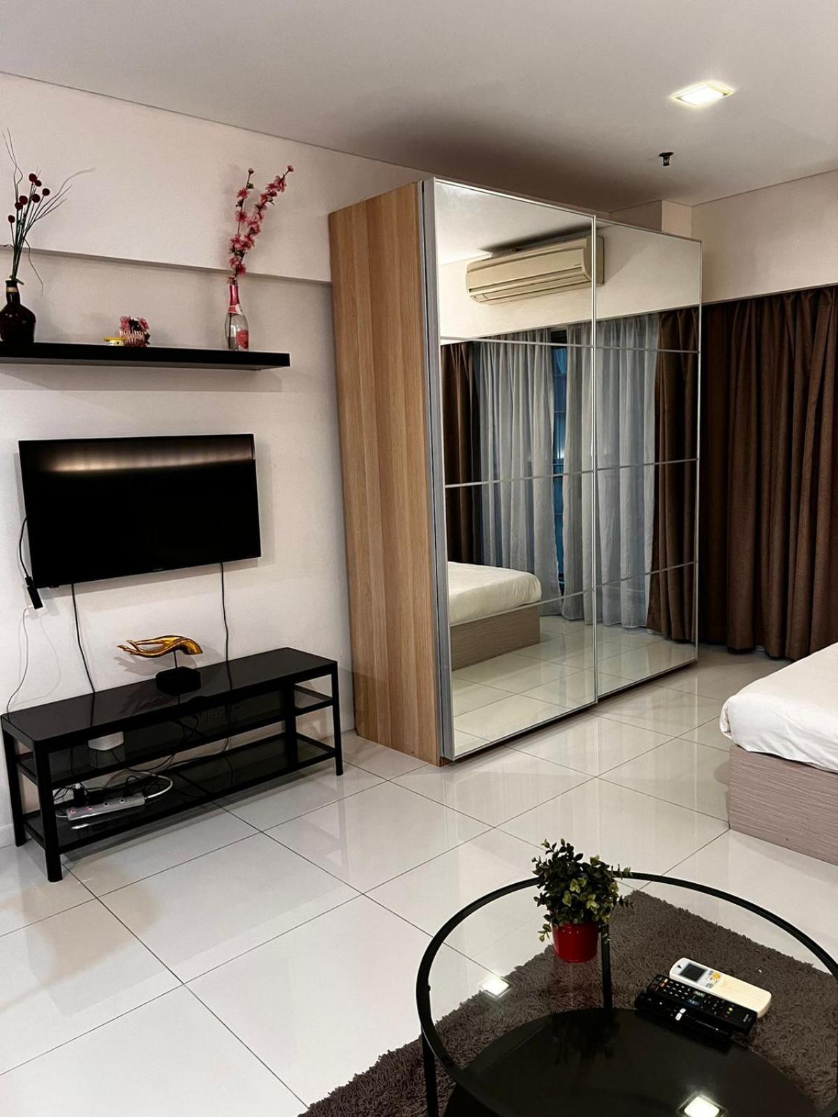 Summer Suites Klcc By Homestay Kuala Lumpur Bagian luar foto
