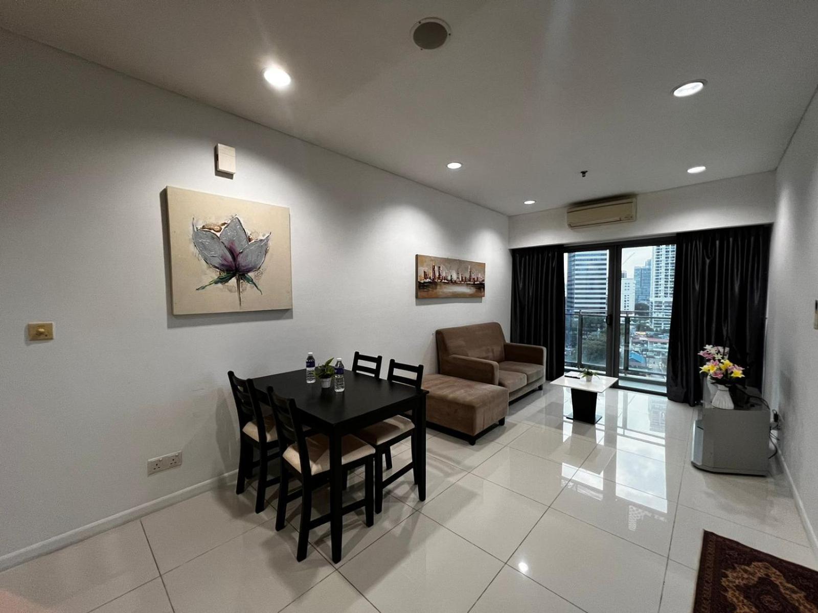 Summer Suites Klcc By Homestay Kuala Lumpur Bagian luar foto