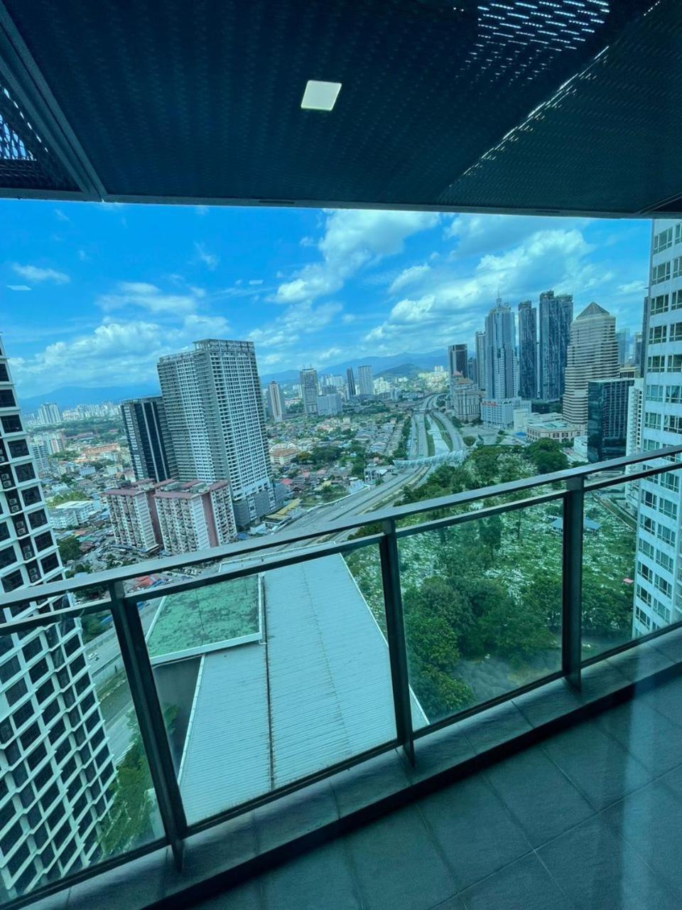 Summer Suites Klcc By Homestay Kuala Lumpur Bagian luar foto
